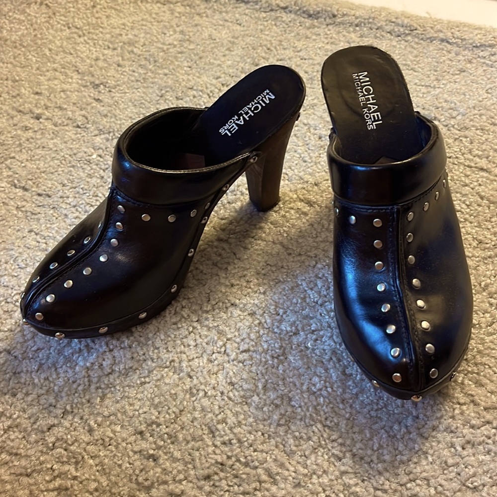 MICHAEL KORS size 7 black leather clogs